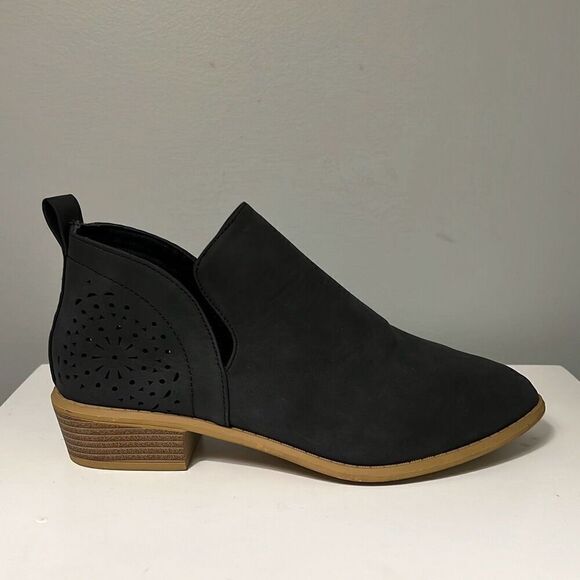 Women's Black Cut-Out Slip-On Ankle Bootie Size 10 - Picture 9 of 12